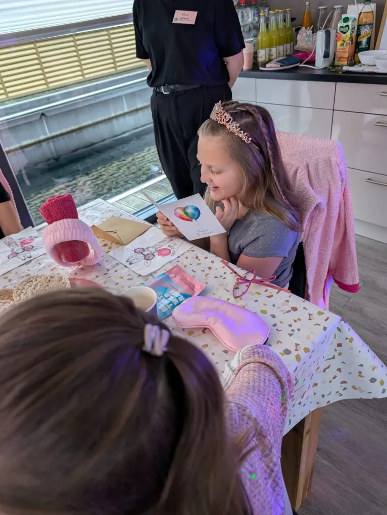 Spa-Geburtstag auf einem Hausboot Spa-Geburtstag auf einem Hausboot – Eindruck 3 von 16