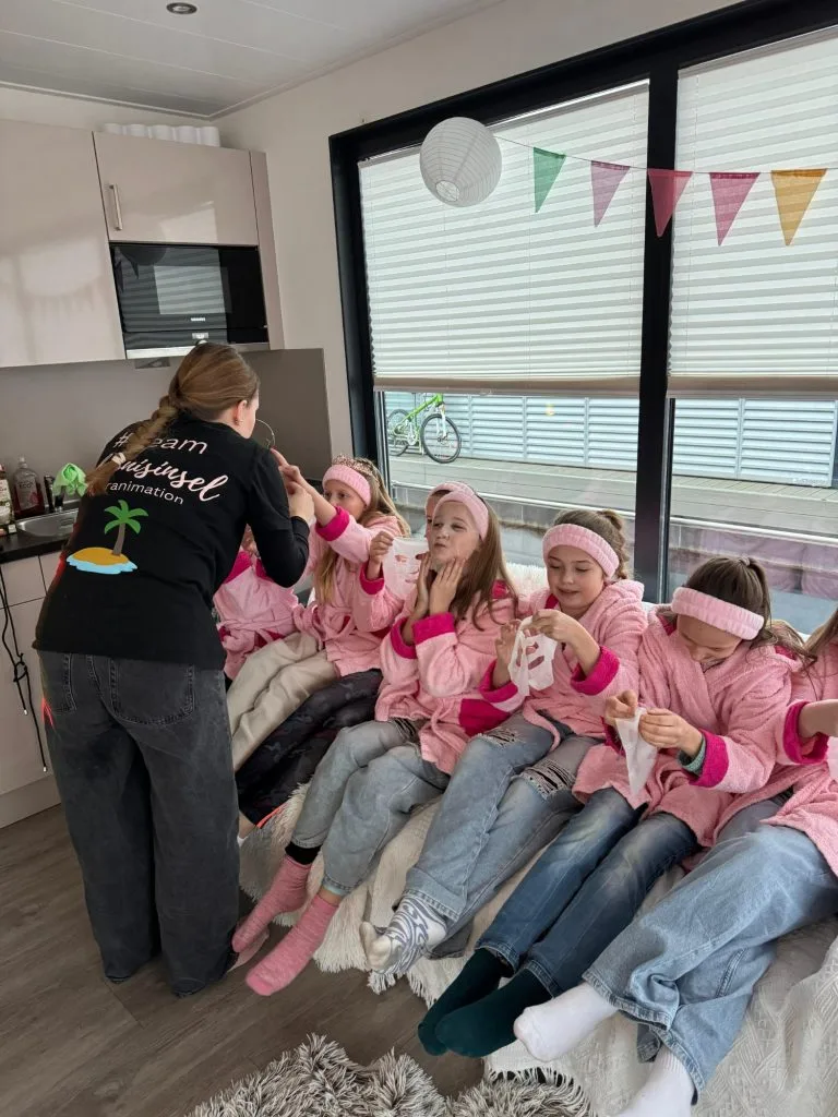 Spa-Geburtstag auf einem Hausboot Spa-Geburtstag auf einem Hausboot – Eindruck 4 von 16