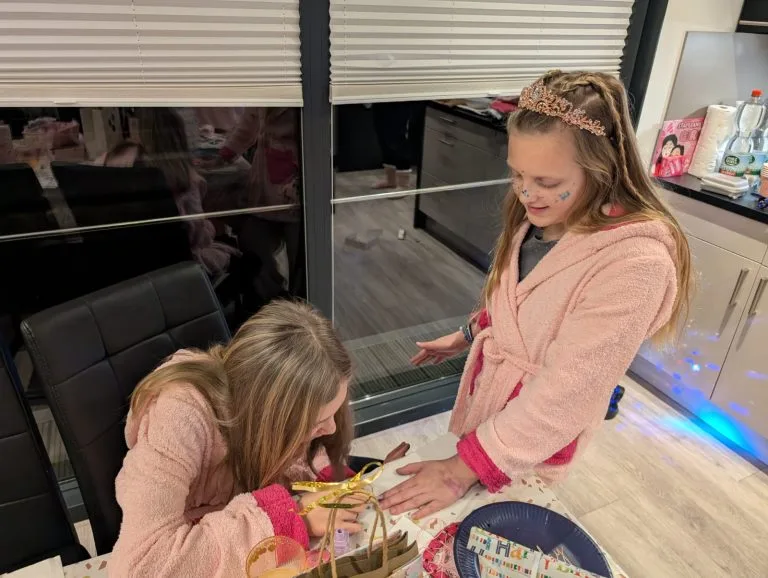 Spa-Geburtstag auf einem Hausboot Spa-Geburtstag auf einem Hausboot – Eindruck 11 von 16